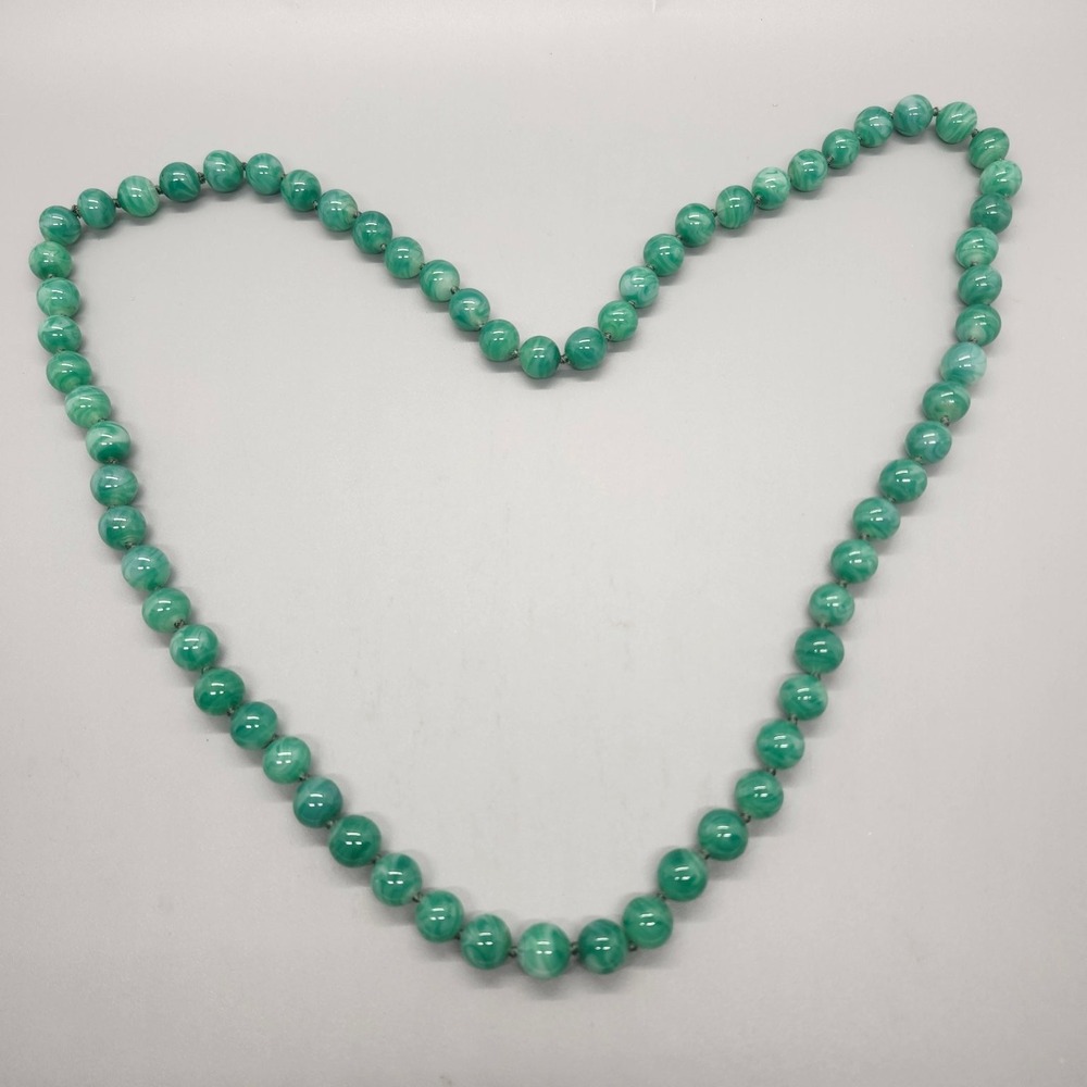 Long Green Swirl Beaded Necklace Opera Length Fashion Jewelry Strand - Picture 2 of 3